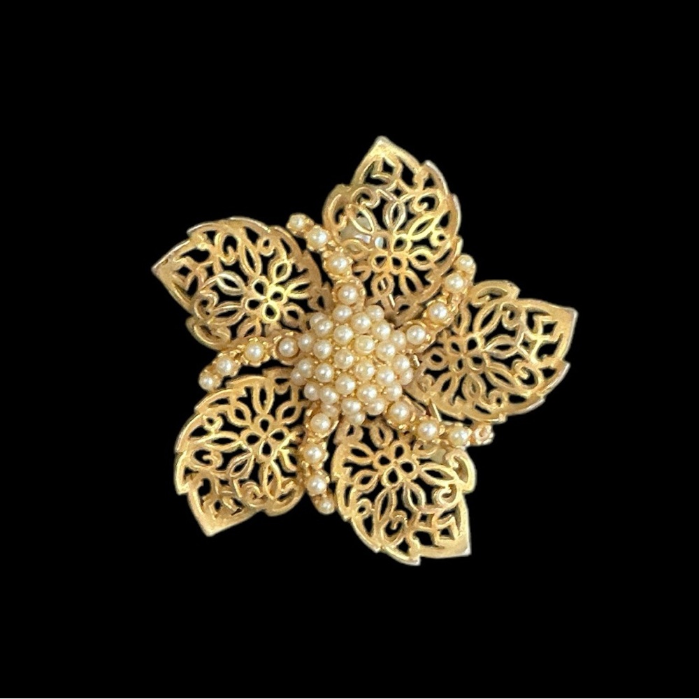 Vintage Brooch or Pendant Matte gold tone w faux‎ baby pearls lovely
